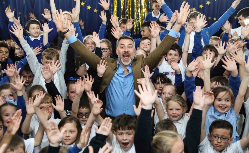 David visits his Britain’s Got Talent Golden Buzzer act Flakefleet Primary School!